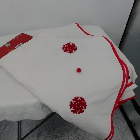 Ashland Christmas Santa Tree Skirt 48 Inches Red White Felt Snowflakes Buttons - Picture 5 of 7